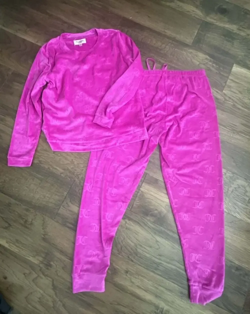 Juicy Couture Women's Velour Repeat Logo Lounge Sleepwear Pajama Set